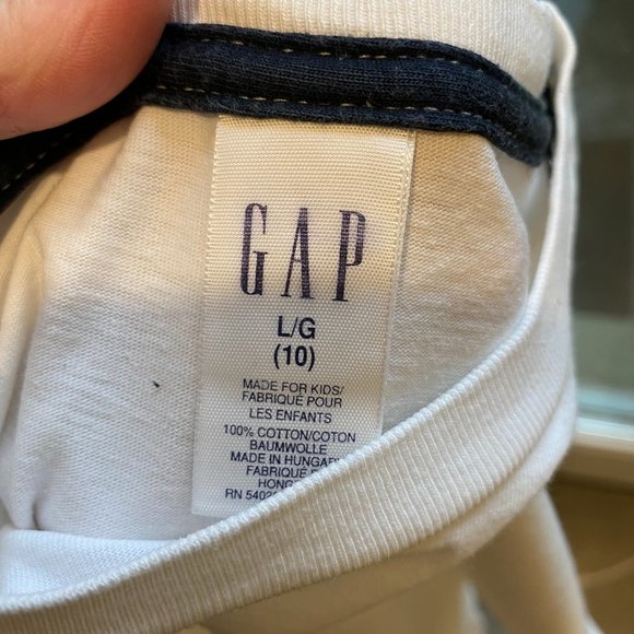 GAP Boy's white T shirt - Picture 2 of 3